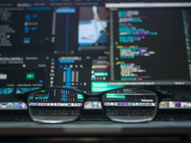 Spécialistes en développement et Data/BDD, techniciens et développeurs, architectes réseaux. Expertise ergonomique, Expertise technique Application métier PHP / MYSQL / HTML5 / CSS3 / JS